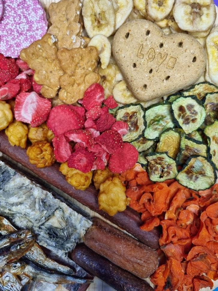 DOGraze - Wholesale Pet Treats - Dog - Barkuterie board2