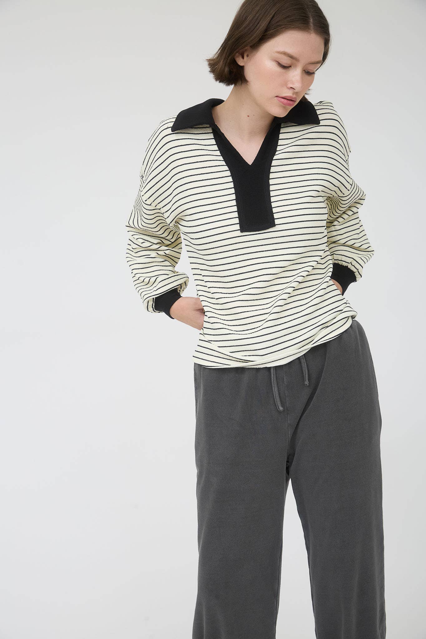 J.O.A - Vendita all'ingrosso Top in maglia - Donna - Maglia a righe a maniche lunghe con colletto a contrasto5