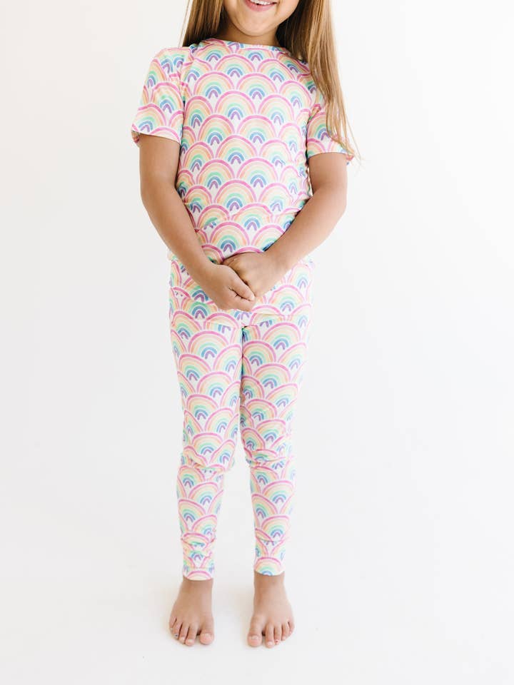 Sunshine Kids Co – Großhandel Schlafanzug-Set – Kinder – Regenbogen-Pyjama aus Bambus für Kinder, moderne Sommer-Pyjamas, farbenfrohe Sommer-Pyjamas, Kurzarm-PJama, Mädchen-Pyjama3