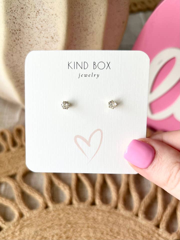 Gold Earrings: Everyday Diamonds for wholesale by Kind Box