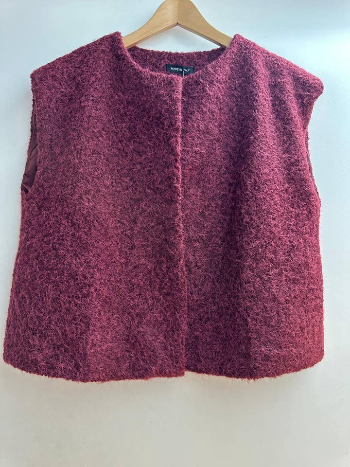 LORIANE - Wholesale Outerwear Vest - Women's - 250195 Plain sleeveless vest1