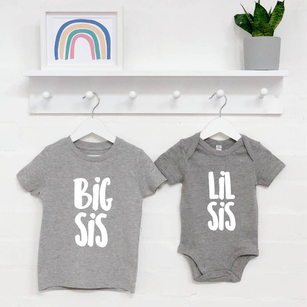 Lovetree Design – Engroshandel T-shirt med serigrafitryk – til børn – Big Bro Lil Bro/Big Sis Lil Sis T-shirt og Babygrow1