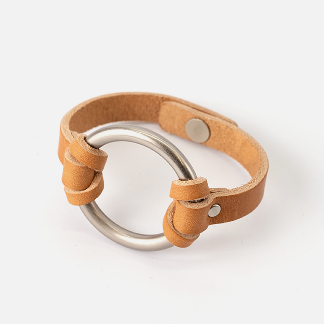 Range Leather Co. - Vente Bracelet jonc - Bracelet en cuir Chinati à anneau torique d'inspiration équestre3