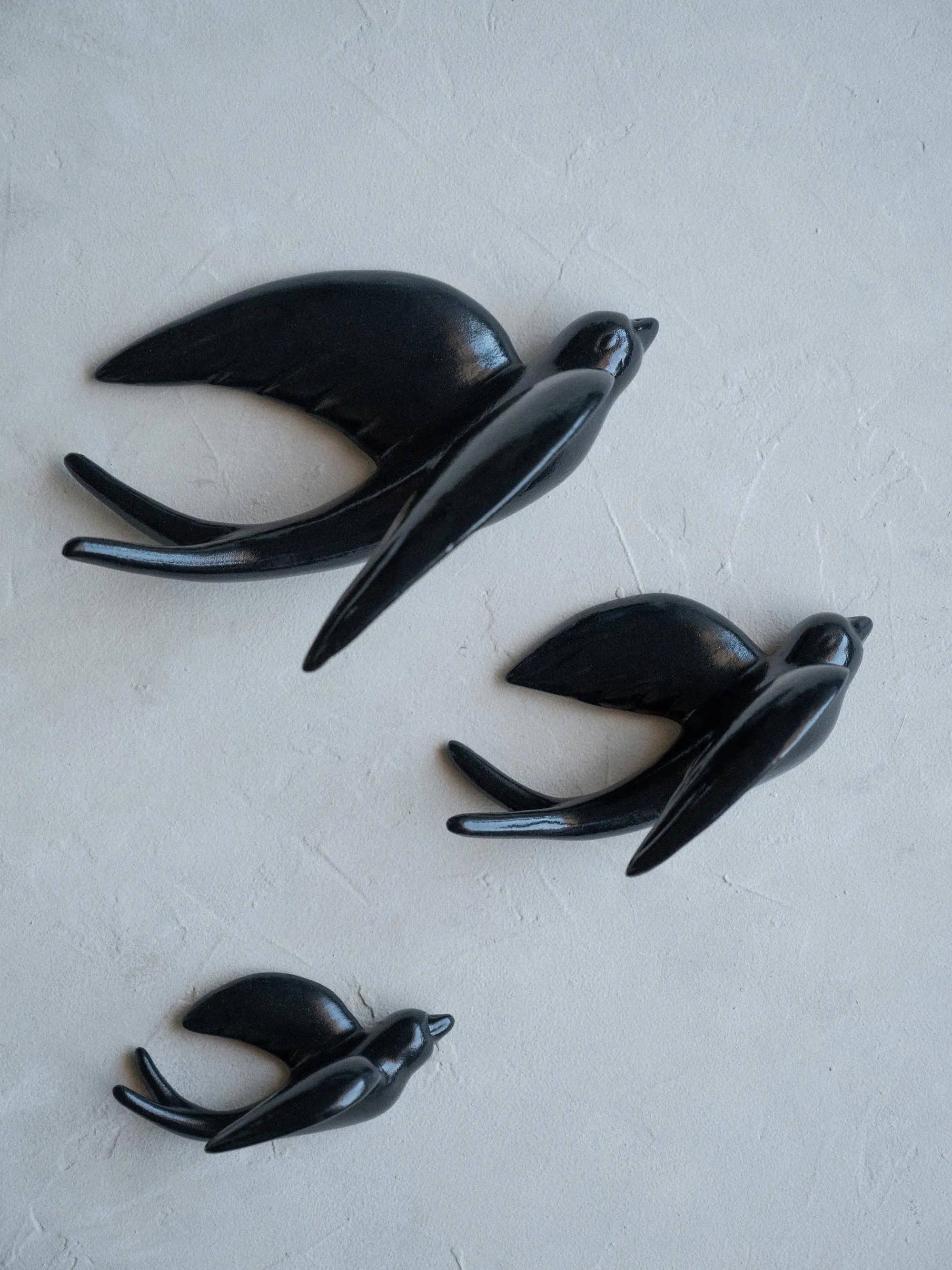 CerAmor Cerâmica – Großhandel 3D-Wandkunst – Satz von 3 bemalten Seitenschwalben7