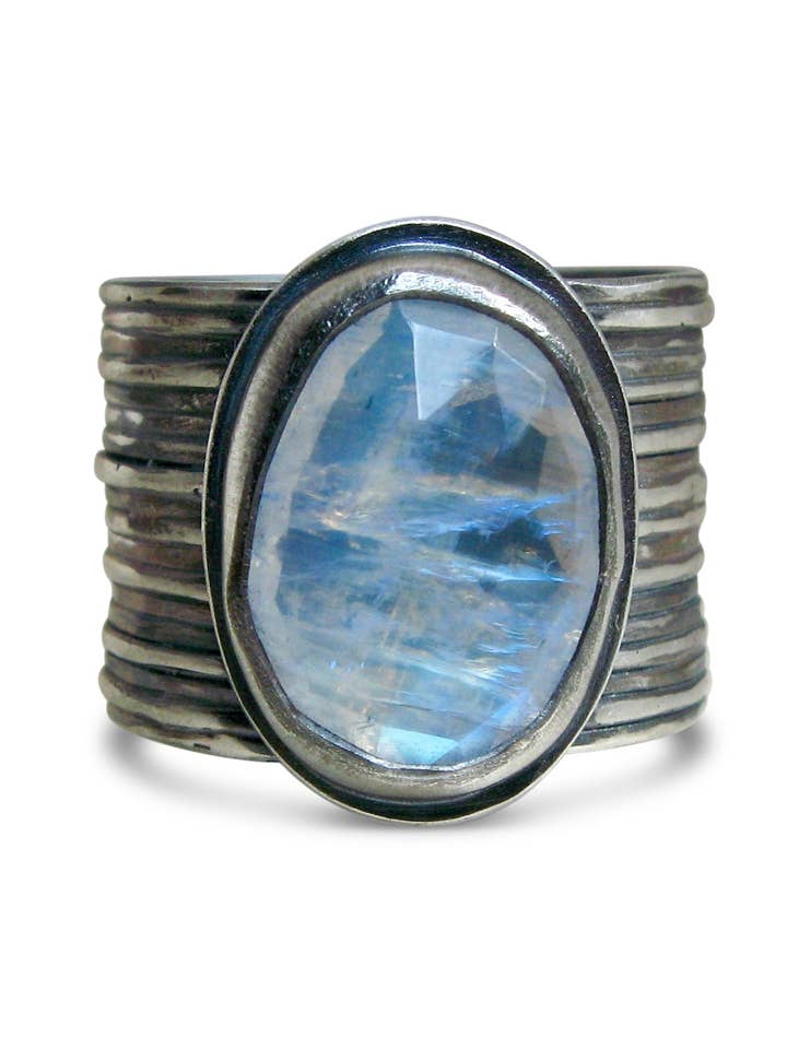 Bande côtelée ajustable avec pierre de lune pour la vente par Austin Titus Studio