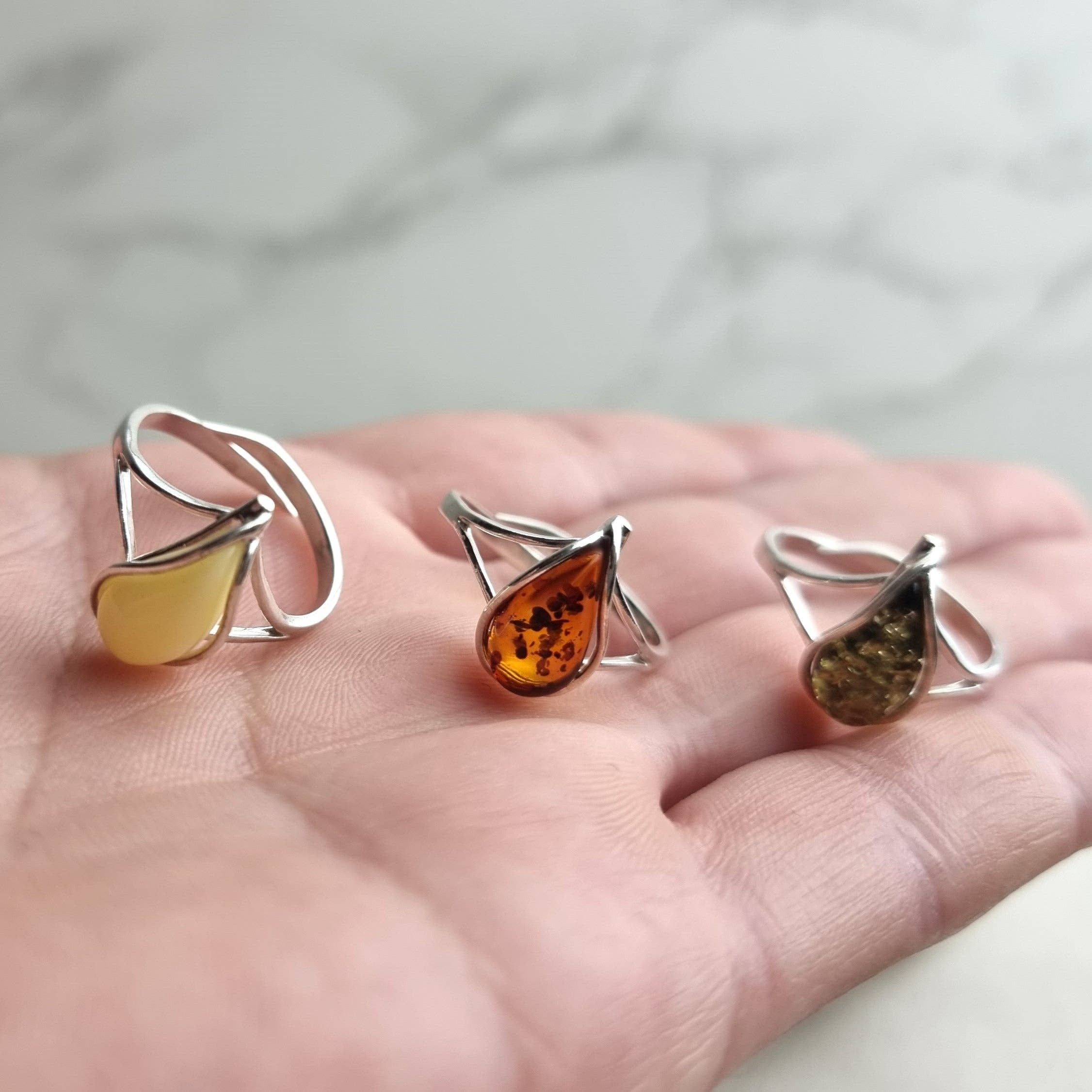 SilverAmber Jewellery – wholesale Single stone/solitaire ring – 925 Sterling Silver & Genuine Baltic Amber Adjustable Ring G403A1