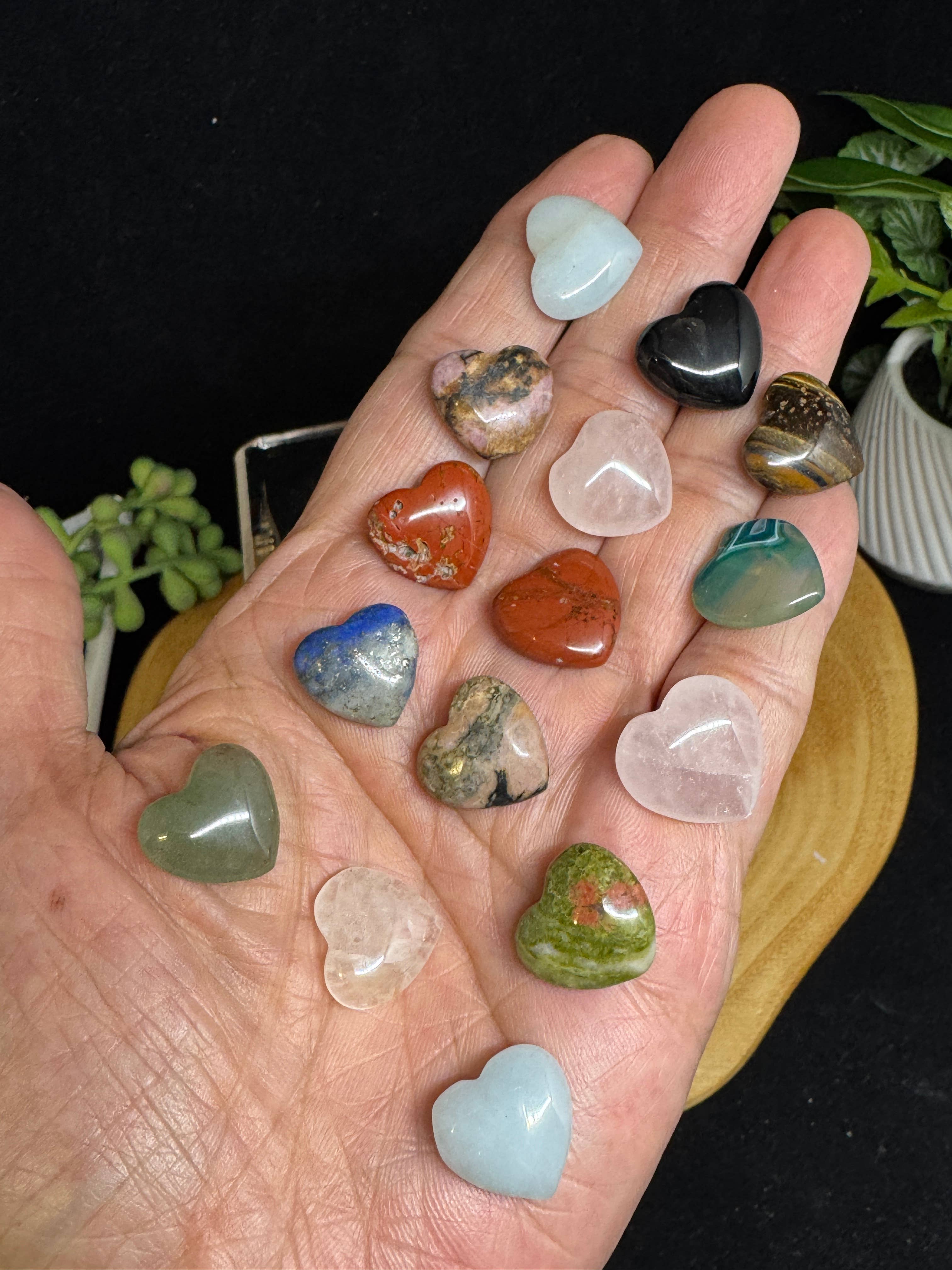 The 7 Directions - Vente Pierre et cristal de spiritualité - 15 pièces Mélange de mini cœurs en gemmes G2051