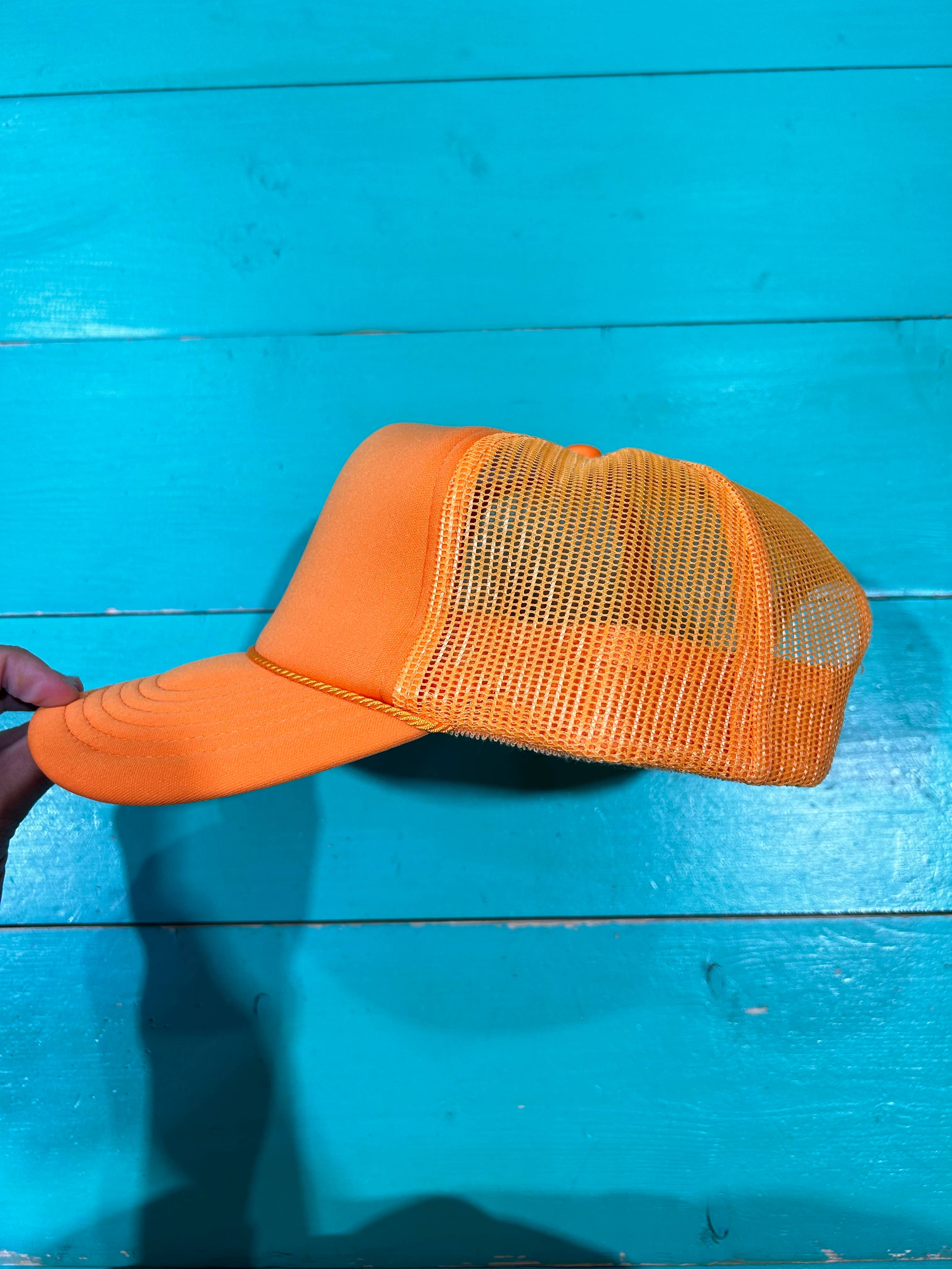 Vibes Hat Company - Vendita all'ingrosso Cappellino  da camionista - Unisex - Cappello da camionista in schiuma arancione brillante Vibes | Barra per cappelli | berretti vuoti3