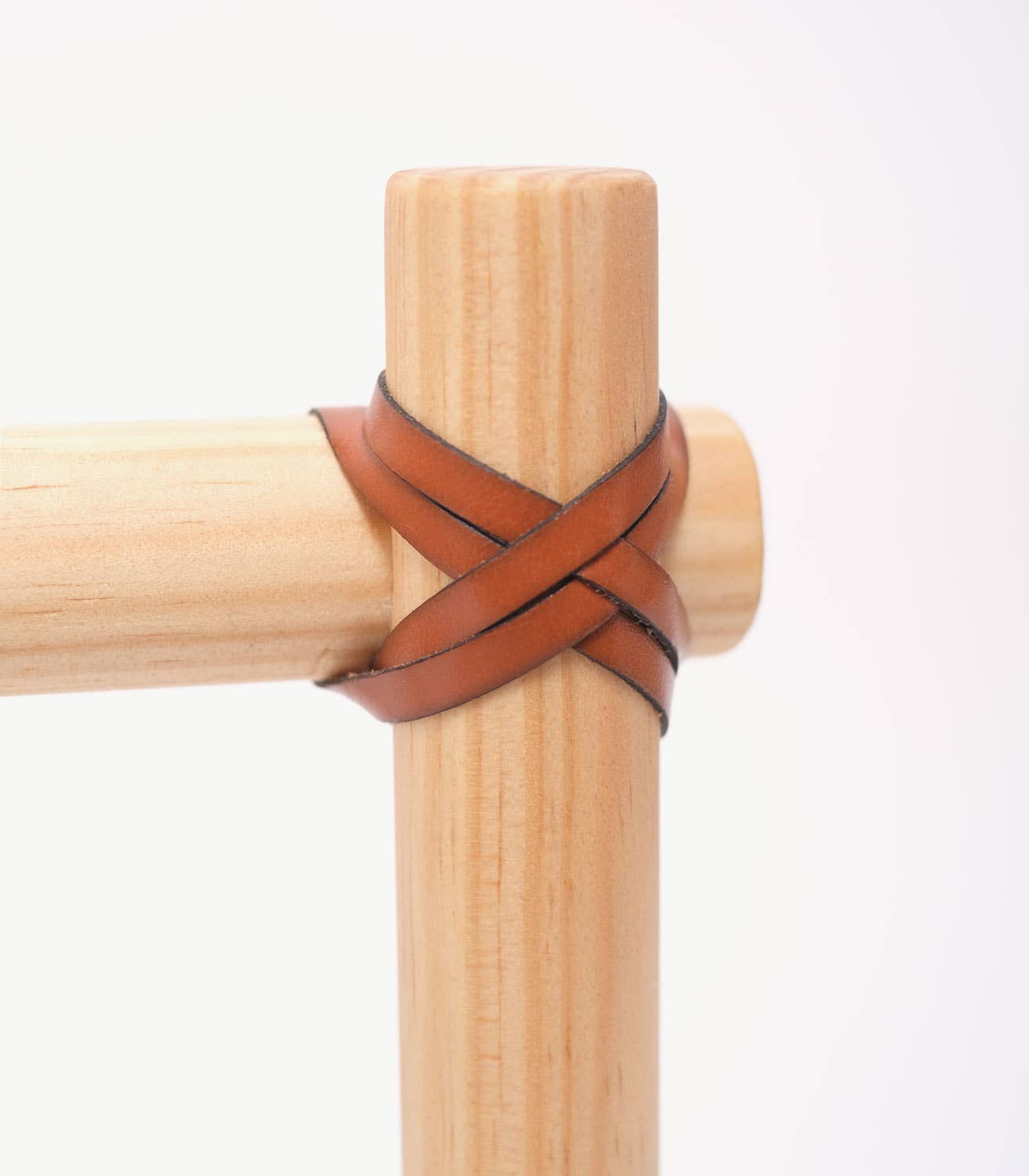 Casa Atlântica - Wholesale Plant Pot Stand - Wood and light brown leather plant pot holder S3