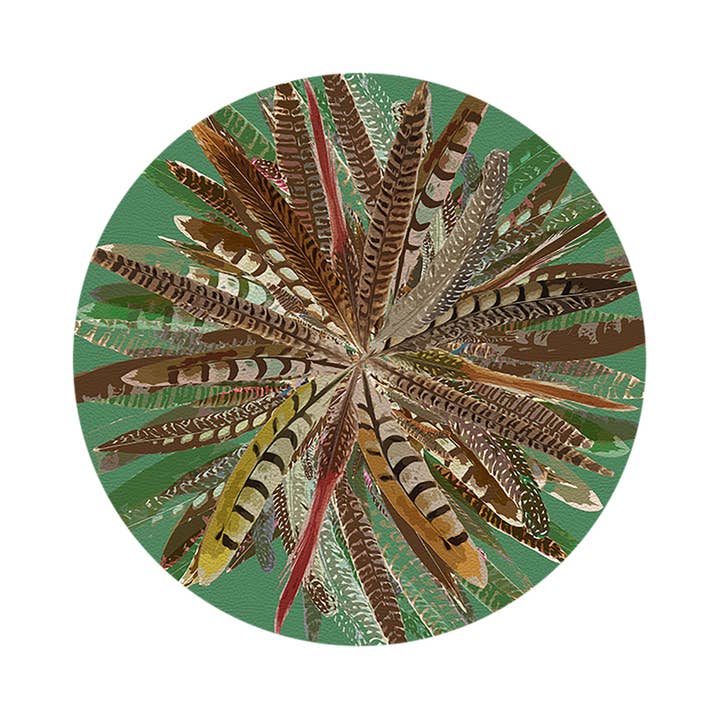 Fazantenveren Groene Vegan Leren Ronde Kiezel Placemat voor wholesale door Nicolette Mayer Collection