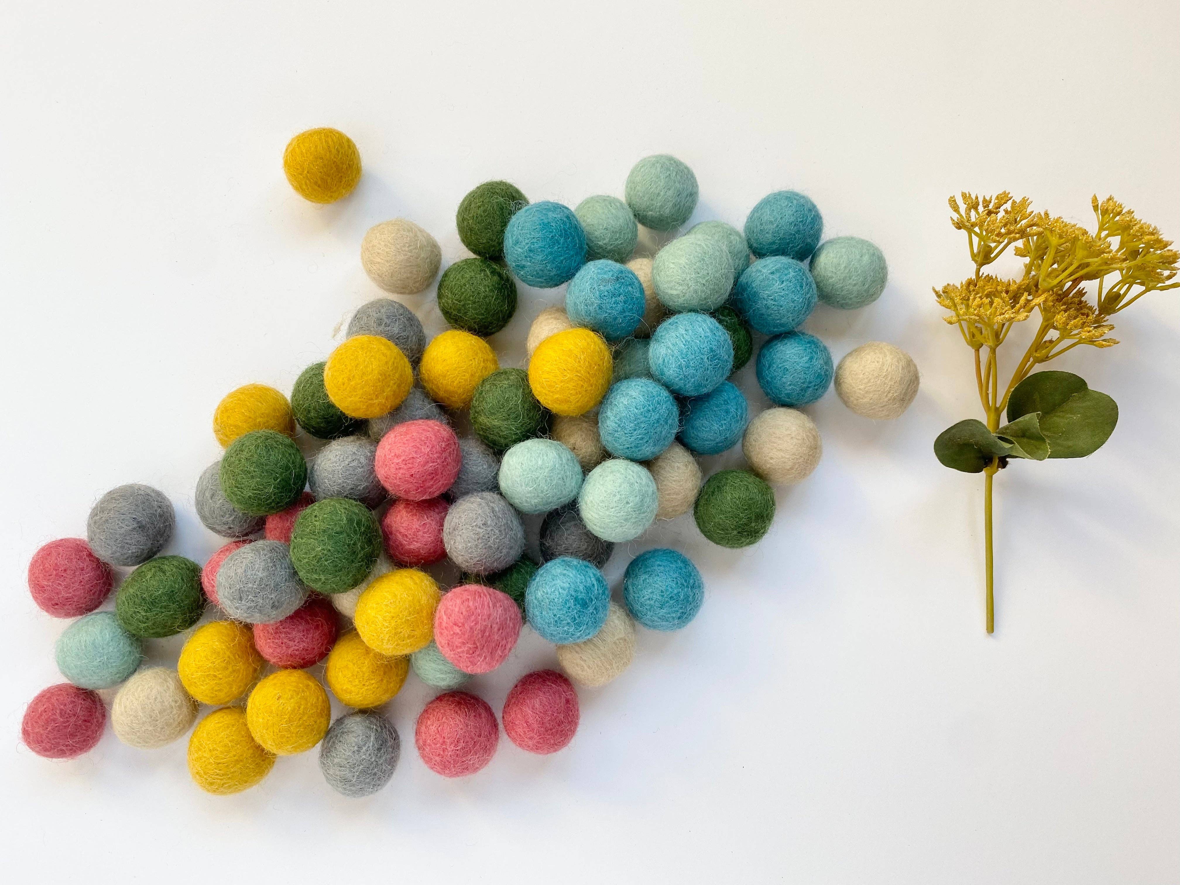 Wool Jamboree - Wholesale Craft Supplies - Color Scheme for Anything - 2.5 cm Felt Balls0