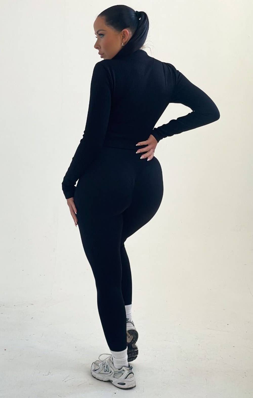 Femme Luxe - Wholesale Activewear set – Women′s - Black Ribbed Zip Up Long Sleeve Top And Leggings Activewear2
