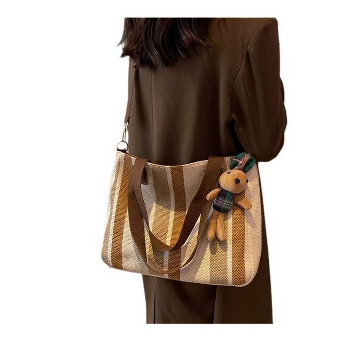 Plush Looks - Vendita all'ingrosso Borsa tote - Donna - Borsa Tote in Tela a Righe con Ciondolo - Grande Capacità1