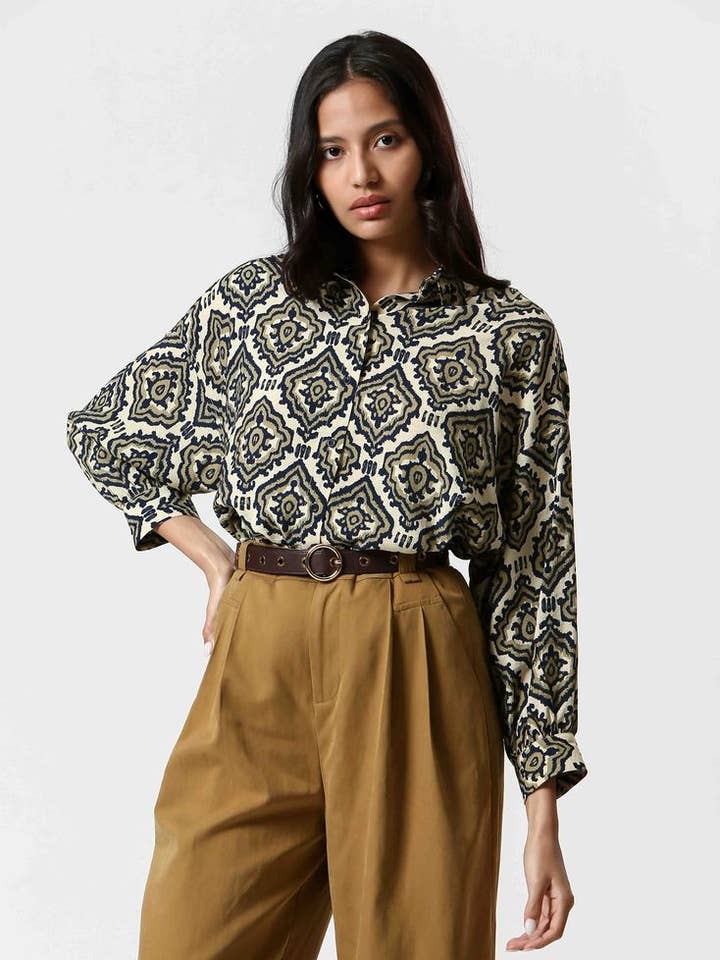 T24212008- Blusa de Mujer con Cuello y Botones para venta al por mayor de The Korner - USA