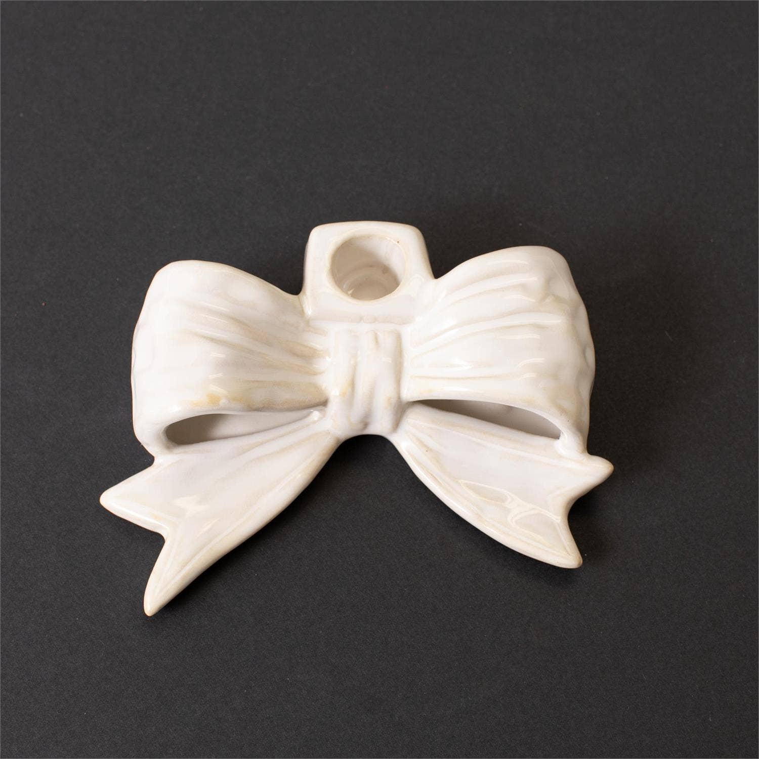Audrey's Home & Gift – wholesale Candle holder – White Ceramic Bow Taper Holder (Pk/04)2