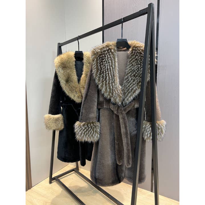 SY516 Faux Fur Long Coat with Large Fur Collar for Women and other Purchase Wholesale holz für badeplattform boot. Free Returns & Net 60 Terms on Faire trending on Faire.