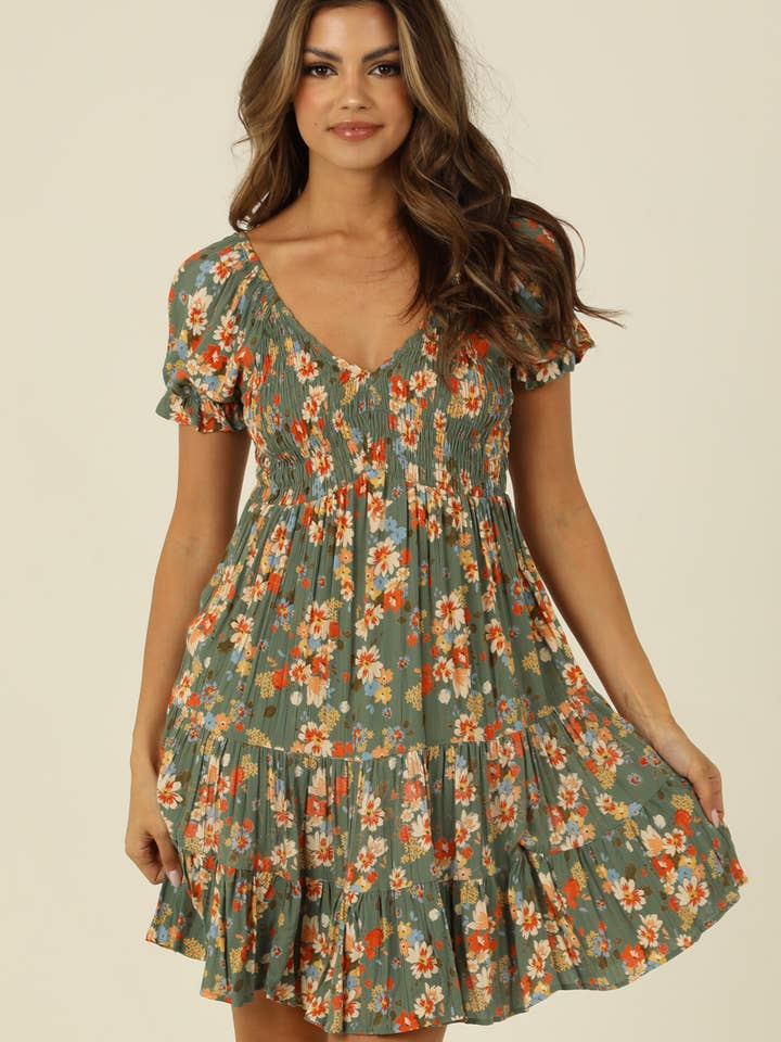 C4507-A854 V-HALS KJOLE MED SMOCKET LIV OG KORTE ÆRMER for engroshandel hos ANGIE