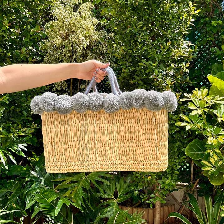 Saco de Cesta de Junco Tecido à Mão com Pompons Coloridos – Saco de Praia por atacado de craftberber