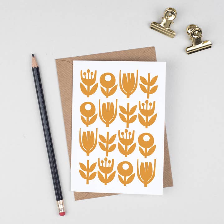 Skandinavisk gul blomst lykønskningskort for engroshandel hos Laura Danby