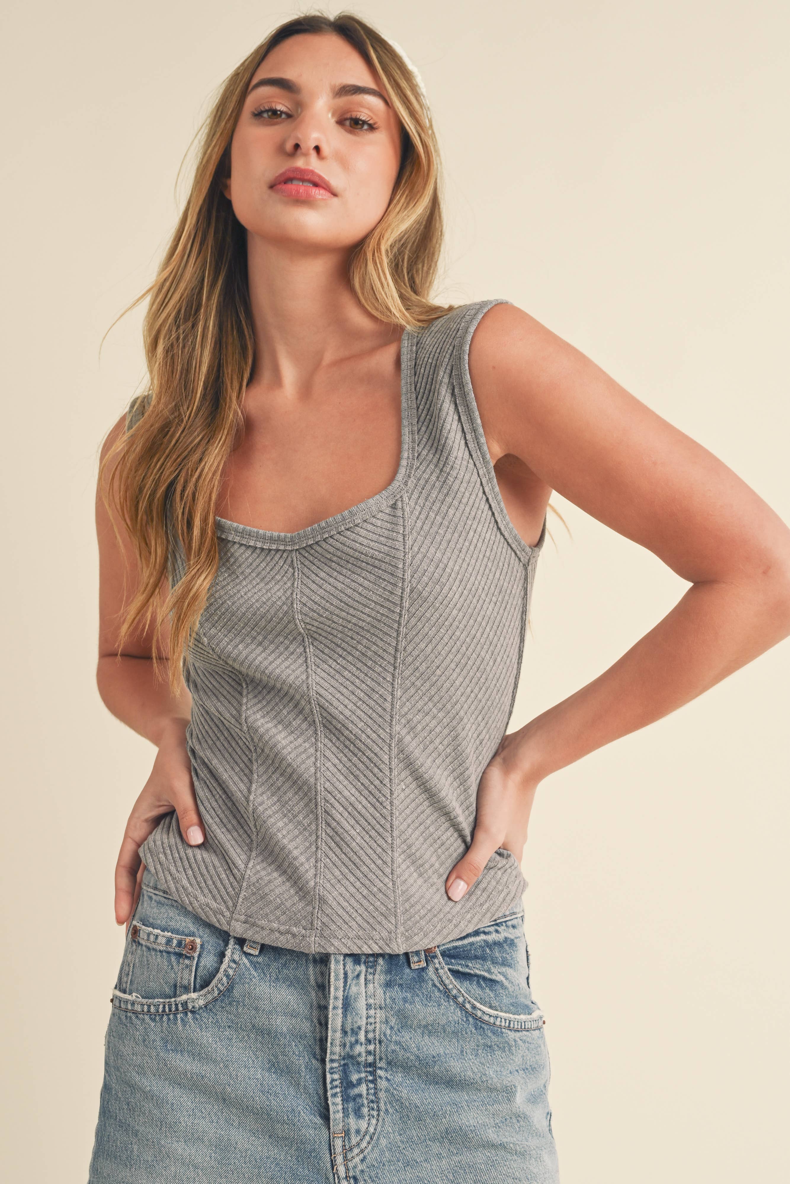 AEMI + CO – Engroshandel Tanktop – Kvinder – 8261DK Adelle Sweetheart Hals Tanktop 542