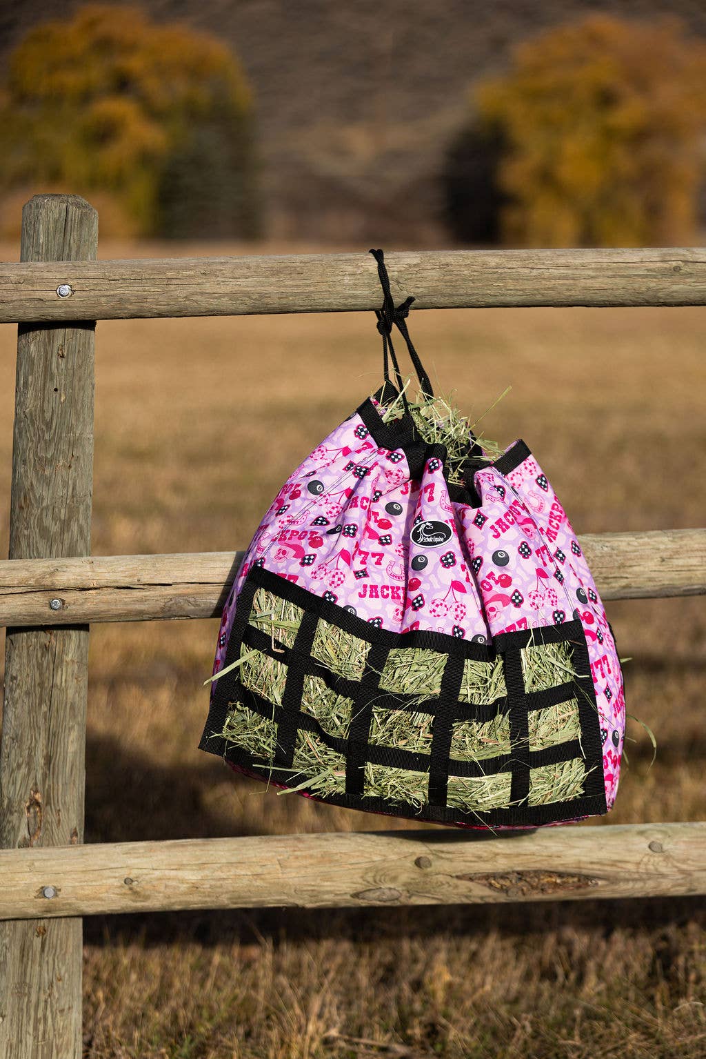 Schulz Equine - Vente Équipement d’équitation - Sac à foin Happy Trailer en nylon 600D résistant18