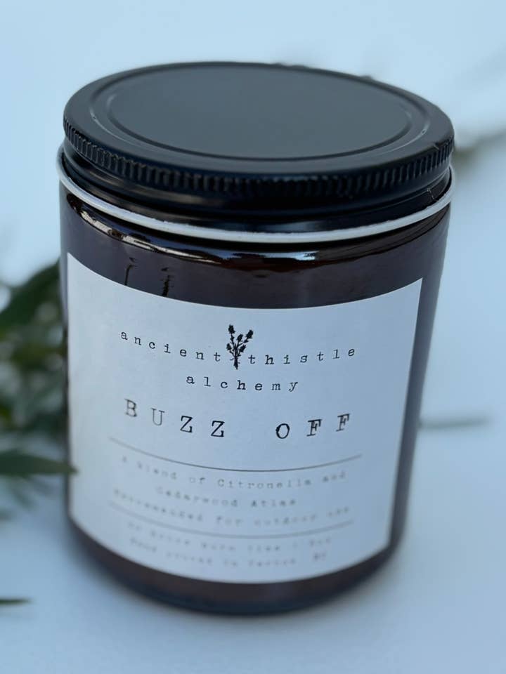 Bougie "Buzz Off" pour la vente par Ancient Thistle Alchemy