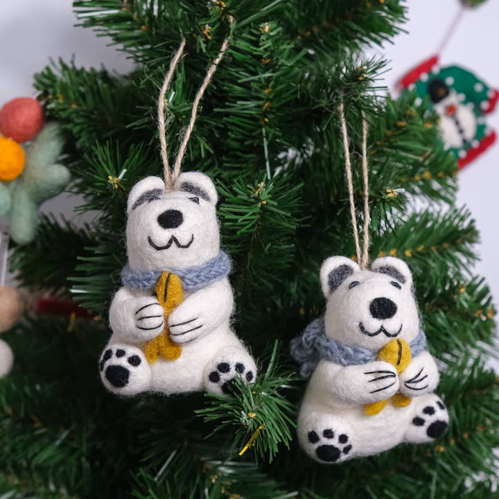 Nåltovade isbjörnsjulprydnader för wholesale av Karma Nepal Crafts