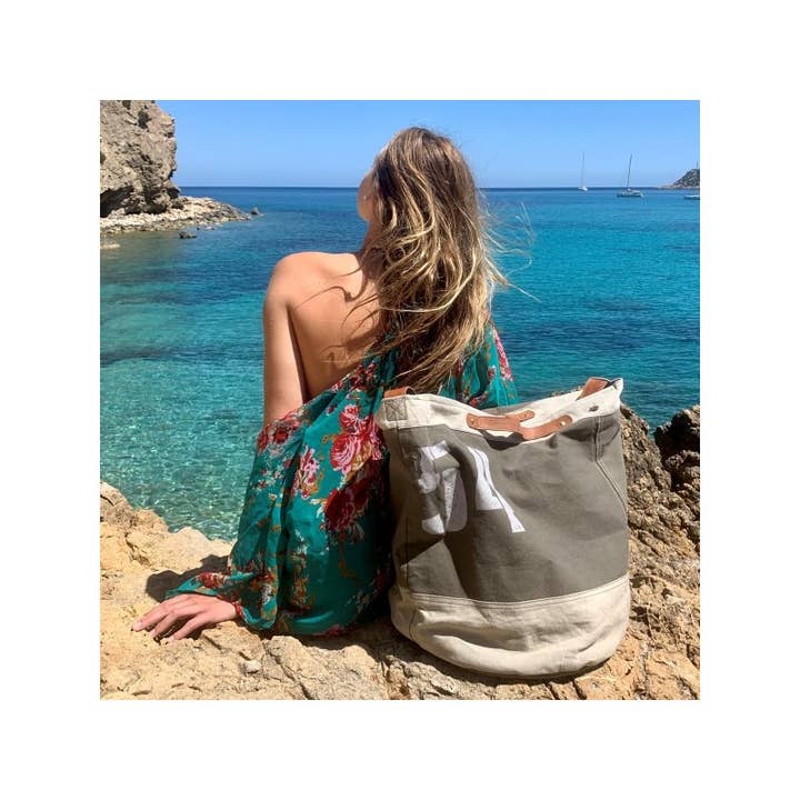 Casa Natura Design SL - Wholesale Beach Bag - Round Canvas Bag with Double Leather Handle and Zipper - CHLOE CL4
