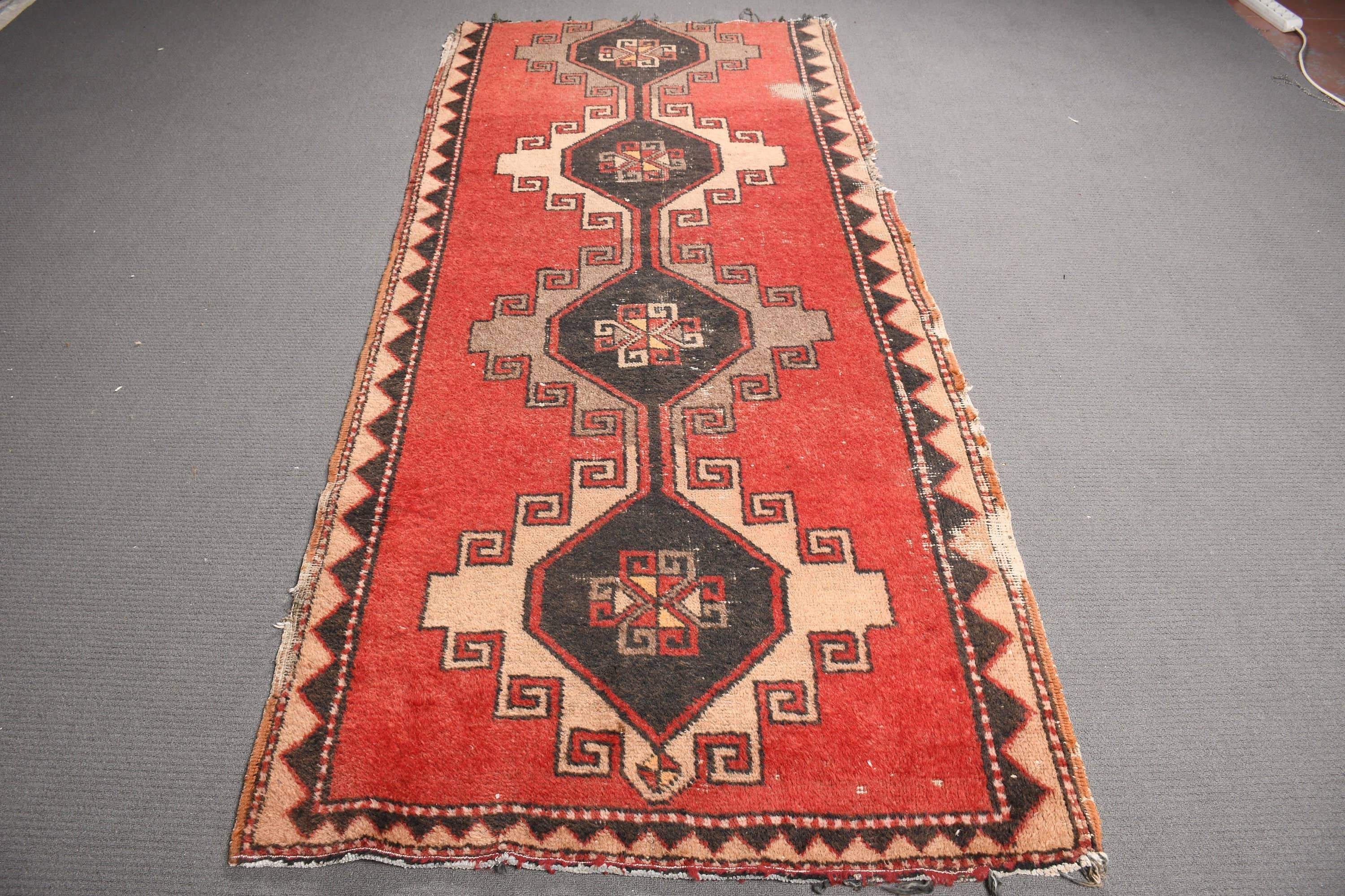 The Loom Wholesale – Engroshandel Løst tæppe – Vintage tyrkisk tæppe, rød aztekisk mønster, 8,4x3,6 ft, SCR-150