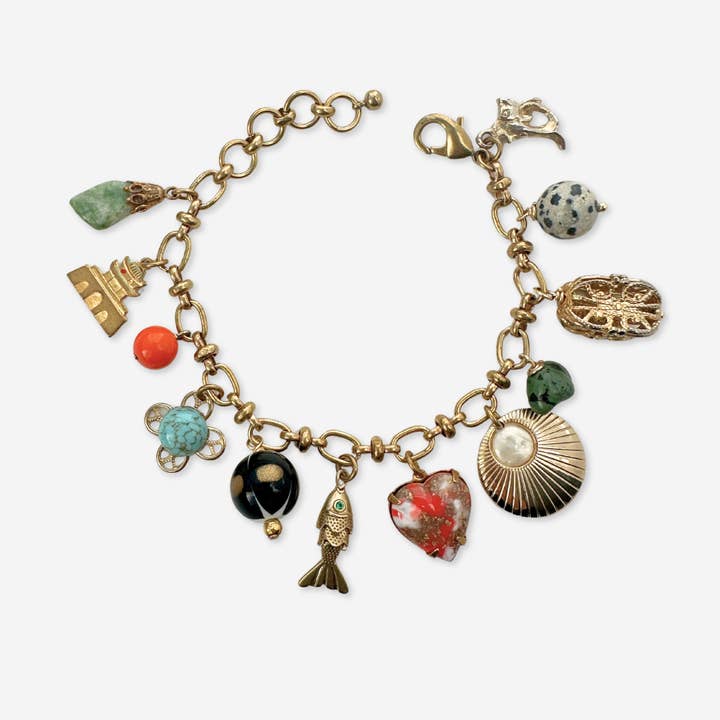 Bracciale con ciondoli floreali multicolore vintage riutilizzato per la vendita all'ingrosso da parte di Lulu’s Petals