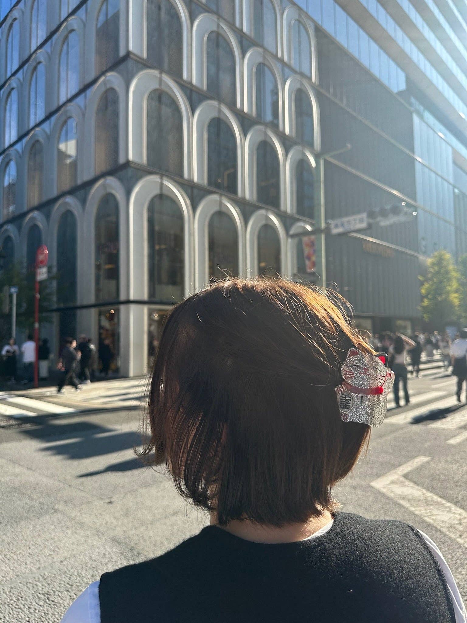 White Hand-painted Lucky Cat Claw Hair Clip | Eco-Friendly for wholesale on Faire5