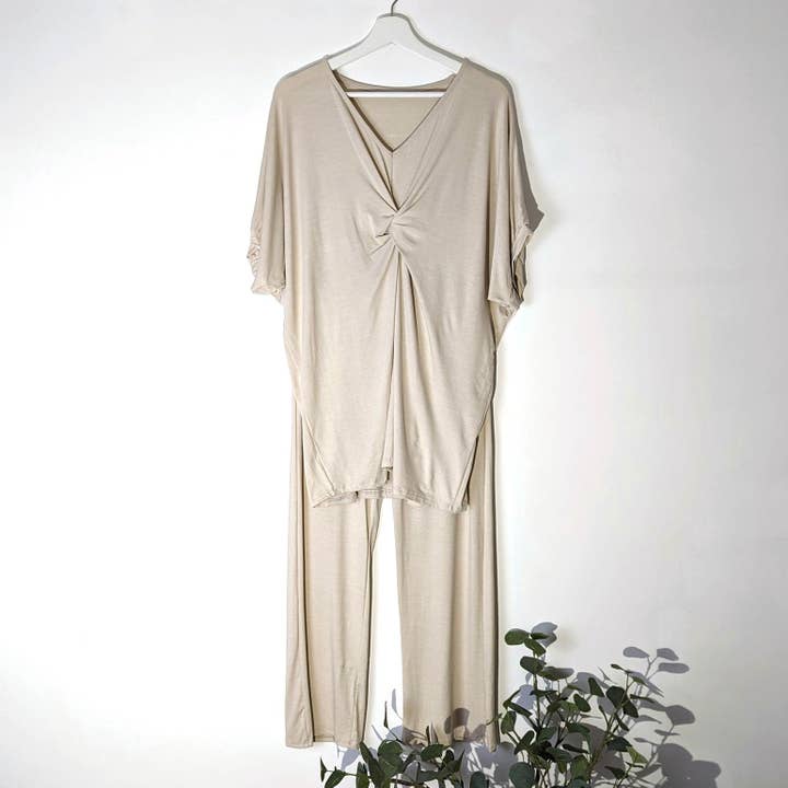 Viskose twist-top med lige ben bukser kombination (L) for engroshandel hos Tempest Designs