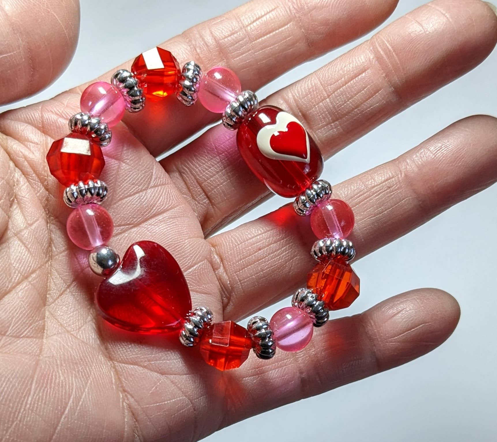 Fiona Accessories – Engroshandel Perlearmbånd – Børn – Hjerte Børn Armbånd Håndmalet Beaded Red Heart3