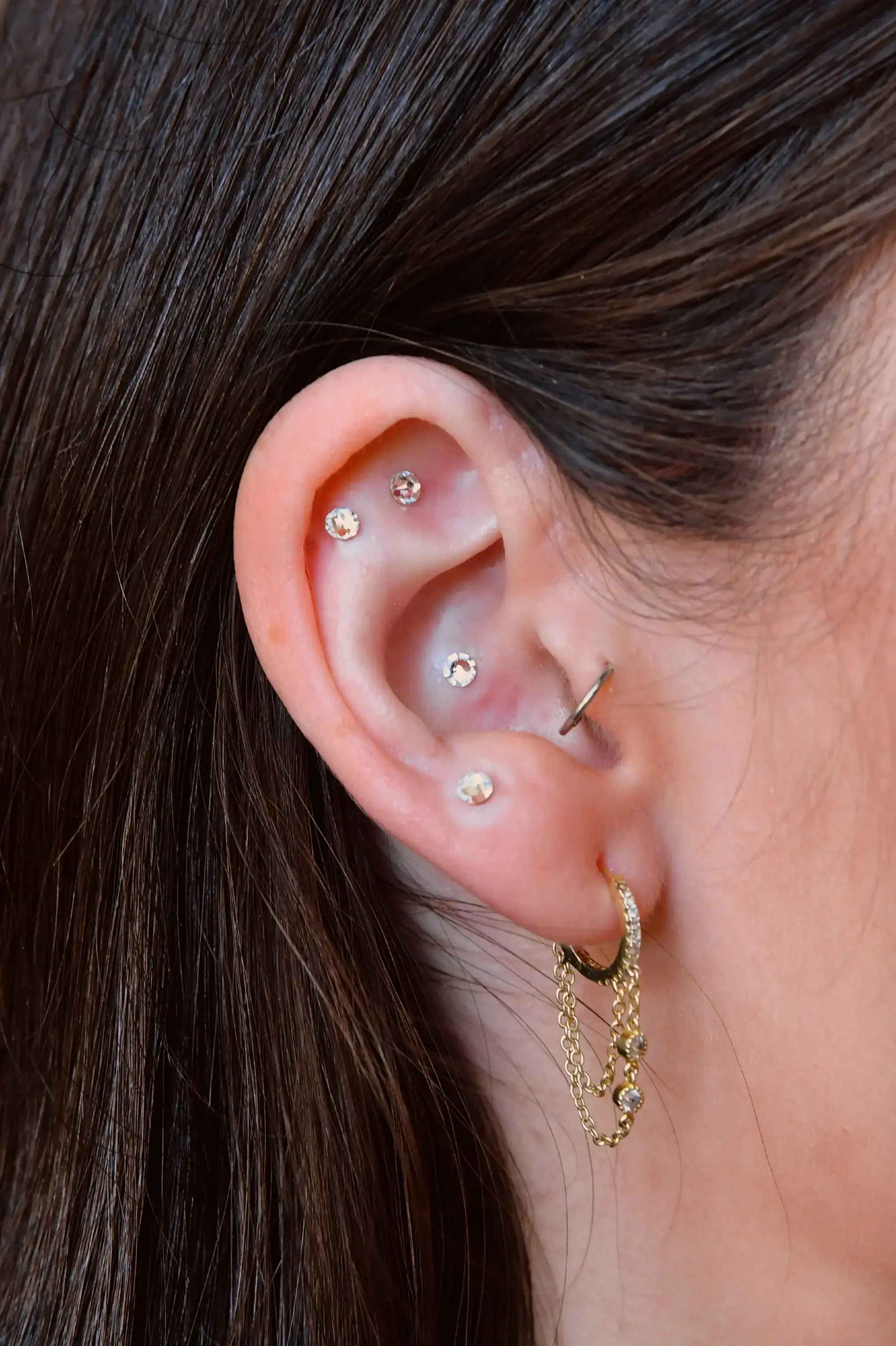 NAO Wellness – Engroshandel Smykkesæt – Krystallysende ørefrø i strimler i store mængder til engrospriser3