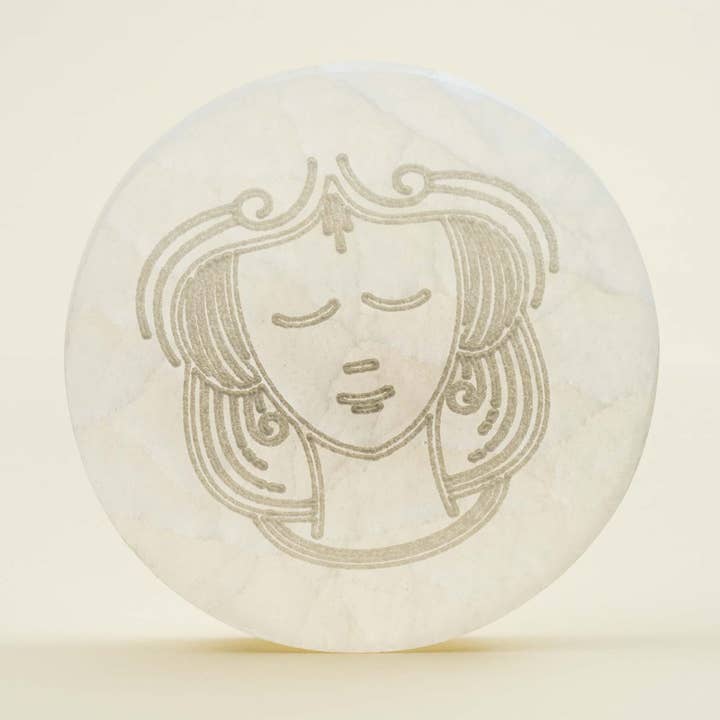 Plaque de charge Virgo Selenite pour la vente par Eat.Read.Love.Inc.