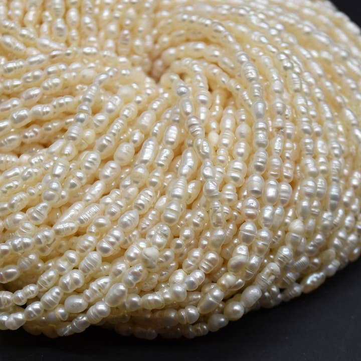 Perles de riz en eau douce 3-5mm 14'' brin pour bijoux pour la vente par Oriental Direct Craft Supplies