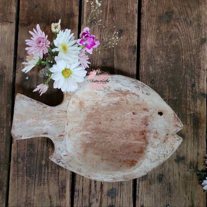 Rustieke witgekalkte visdeegkommen voor wholesale door Custom Wreaths For A Purpose