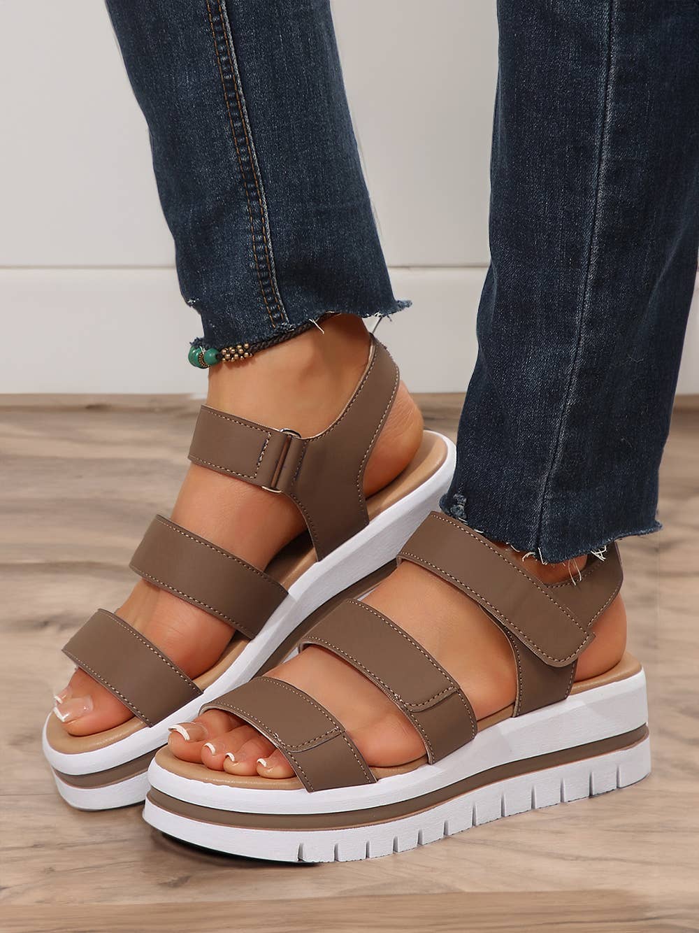 1 the Woman - Vente Sandales – femme - Sandales à plateforme en cuir PU avec boucle évidée7