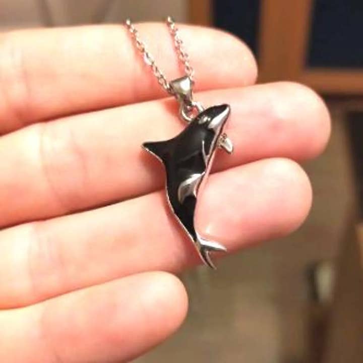 Wild & Free - Wholesale Pendant/Charm Necklace - Collar de Ballena Orca en Acero Inoxidable Plateado2