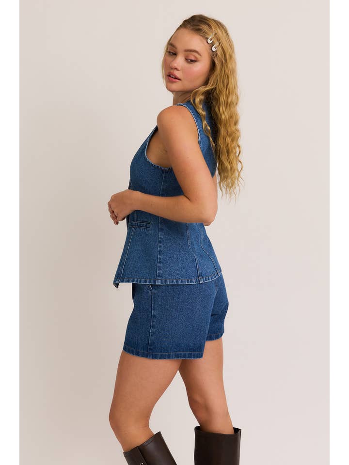 BUTTON FRONT SLEEVELESS DENIM TOP
for wholesale on Faire