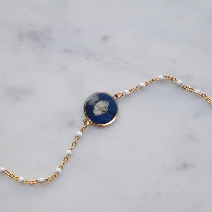 Bracelet Céleste - gypsophile - rond et chaine blanche pour la vente par Kimberley Dubé Atelier
