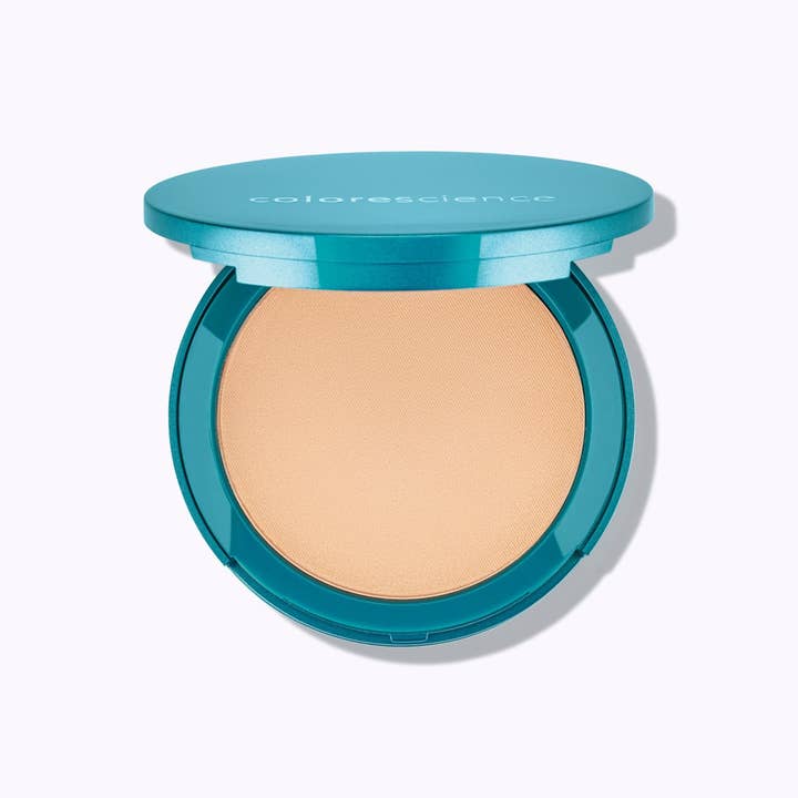 Fondotinta Minerale Finitura Naturale SPF 20 di Colorescience per la vendita all'ingrosso da parte di Dermstreet