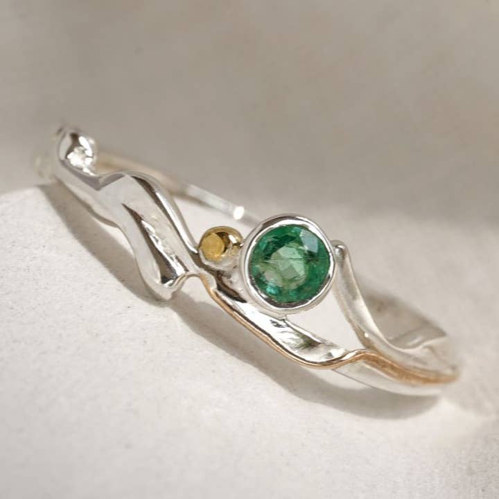 Håndlavet sterlingsølv lækker smaragdring for engroshandel hos Banyan Jewellery