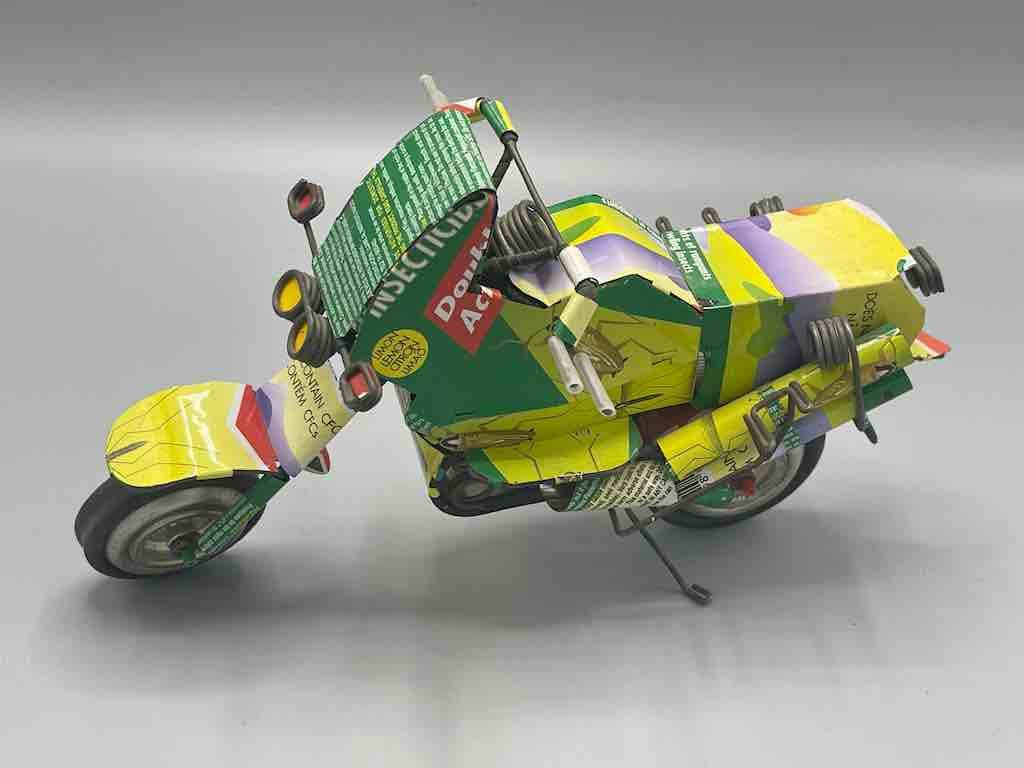 The Niger Bend - Wholesale Tafelbladdecoratie - Afrikaanse speelgoedmotorfiets van gerecycled metaal in blik - Burkina Faso14