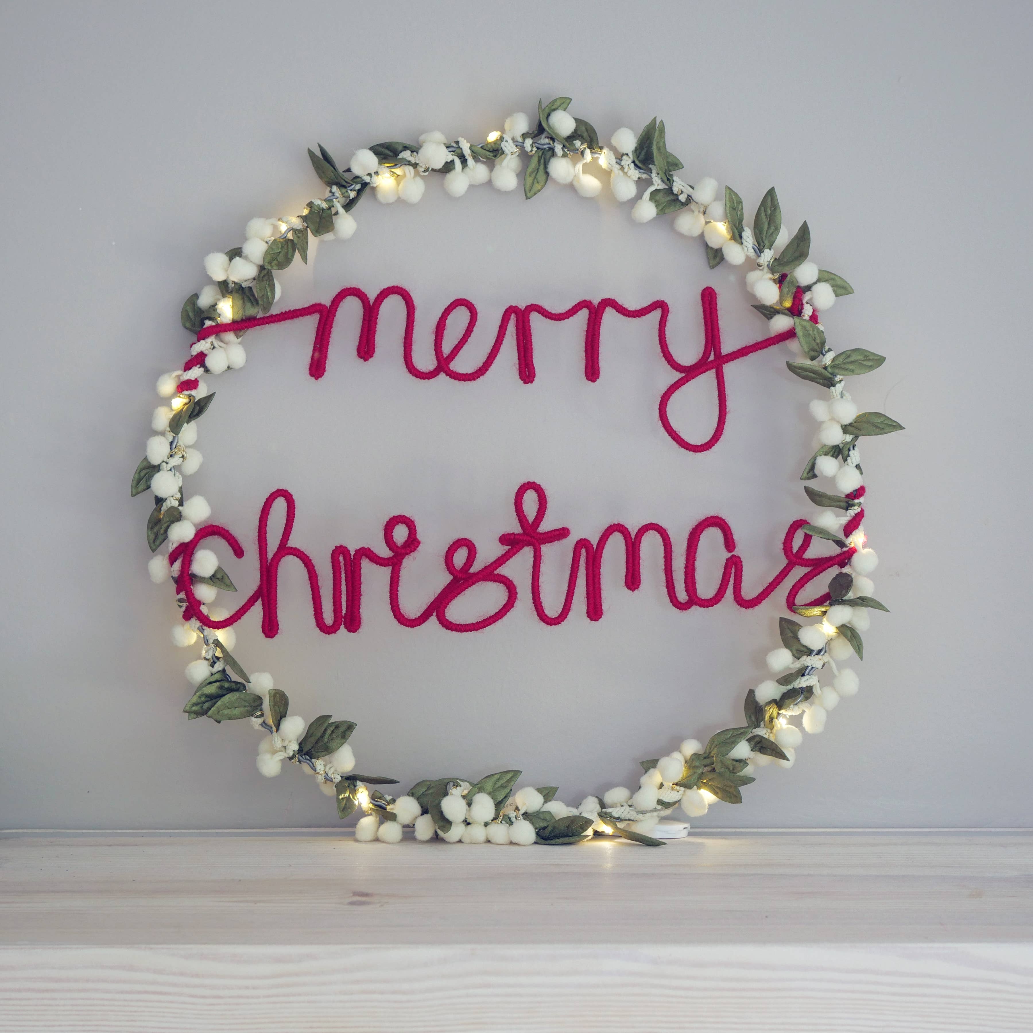 Melanie Porter - Wholesale Wreath - Merry Christmas Light Up Wreath - Christmas Decoration0