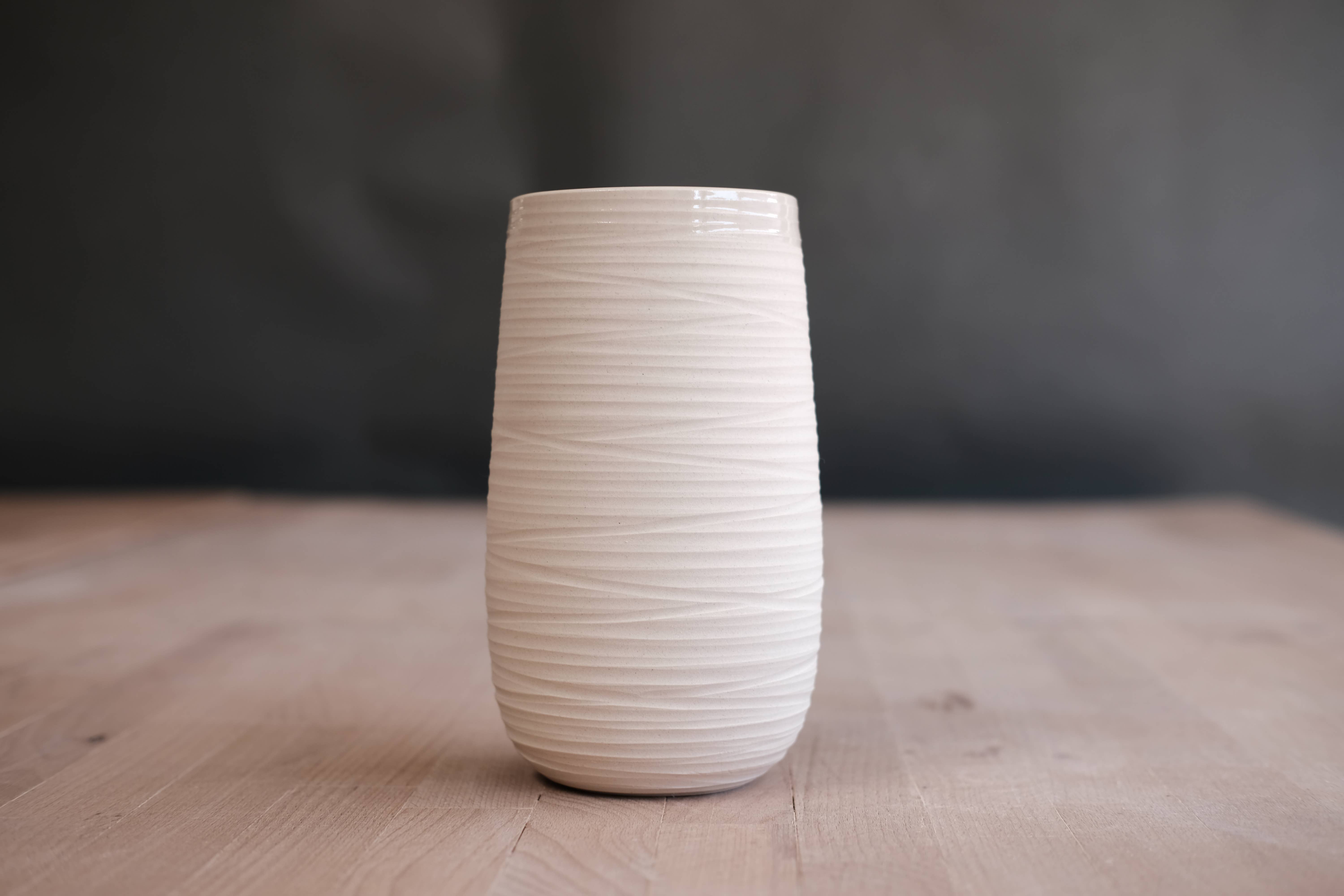 FHAR Studio - Wholesale Vase - dune - tulip vase - handmade, porcelain 1