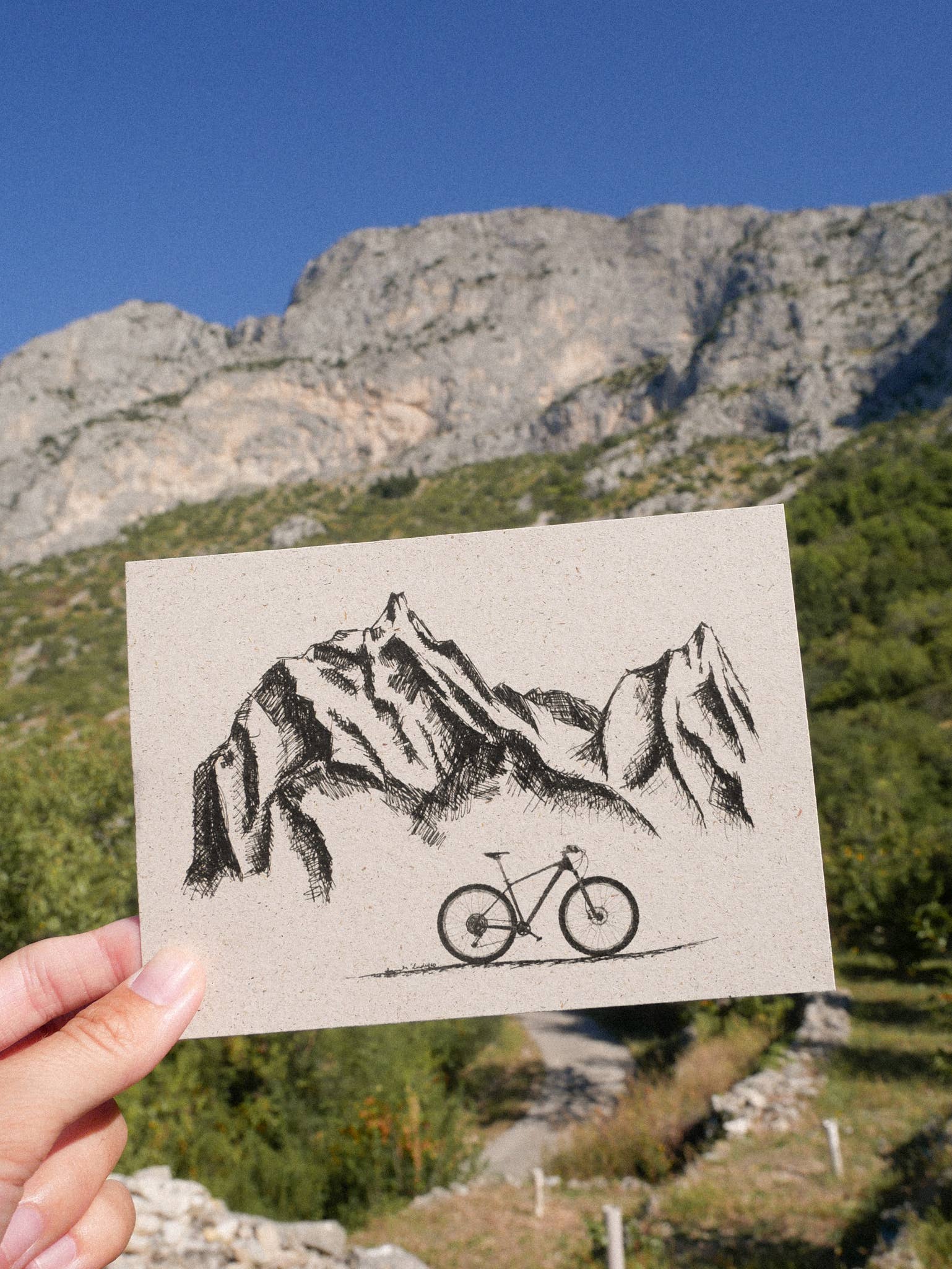 Hannibelle – Großhandel Grußkarten für den Alltag – Graspapierkarte Berge Und Rad