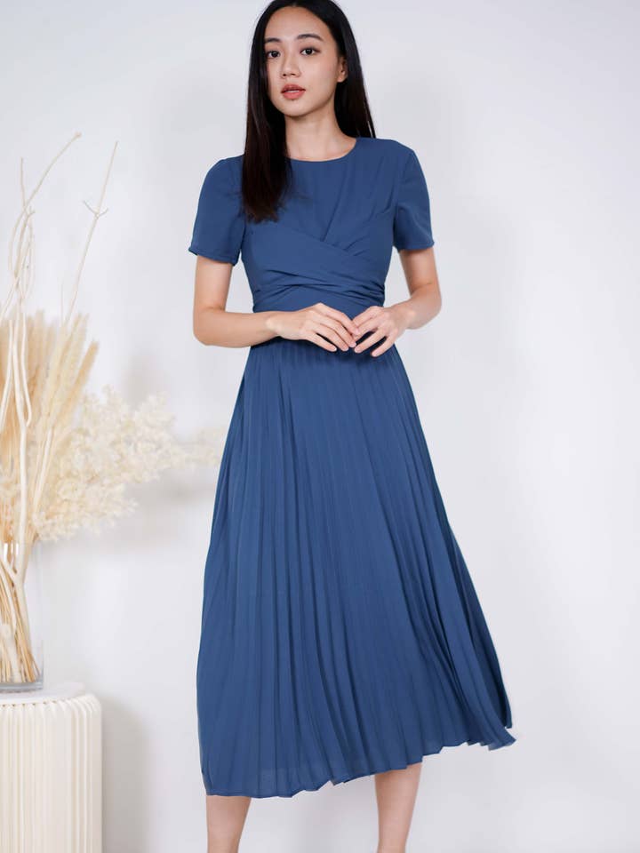 Berni Criss Cross Plooijurk in staalblauw voor wholesale door MDS