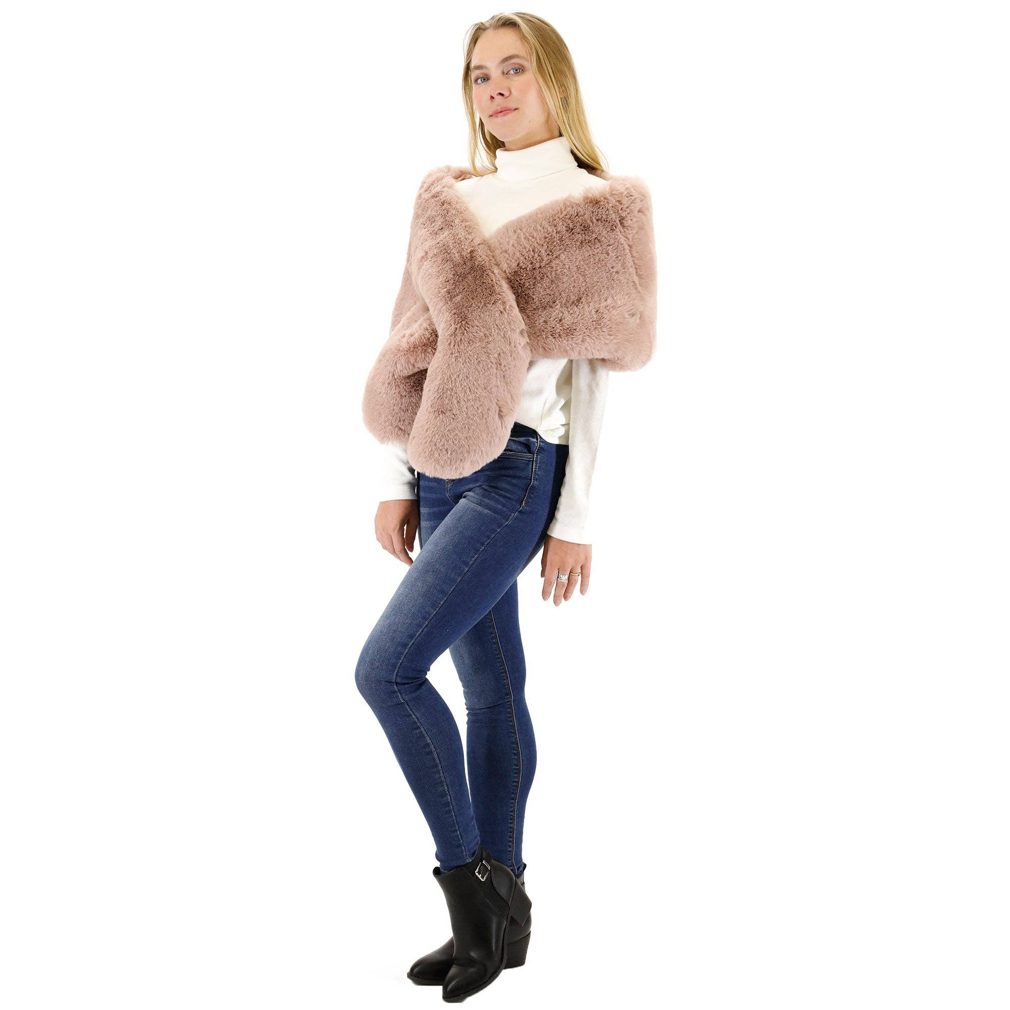 TAPA fashion - Venta al por mayor Abrigos de piel/piel sintética - Mujer - Chal ancho de piel de visón P3735 (3 piezas)12