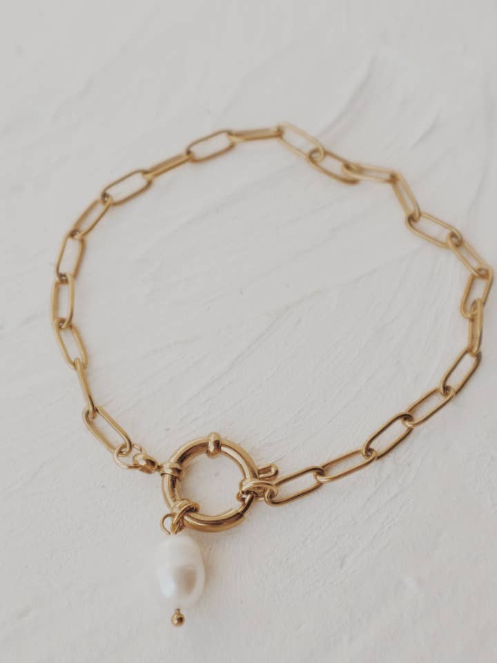 Bracelet chaîne en trombone perle pour la vente par Olive Branch Jewelry & Co.